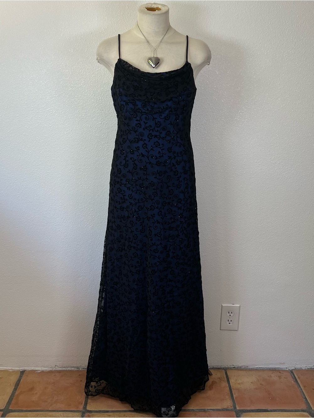 Elegant Black & Blue Lace Evening Velvet Gown - Spaghetti Strap